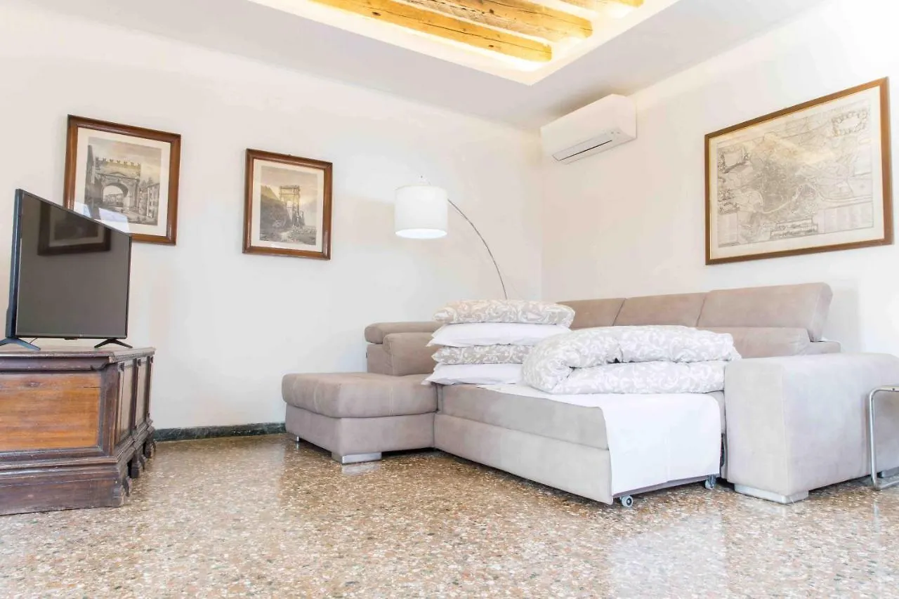 Ca Grimani Double Apartment: Private Terrace And Stunning View Venice Apartment