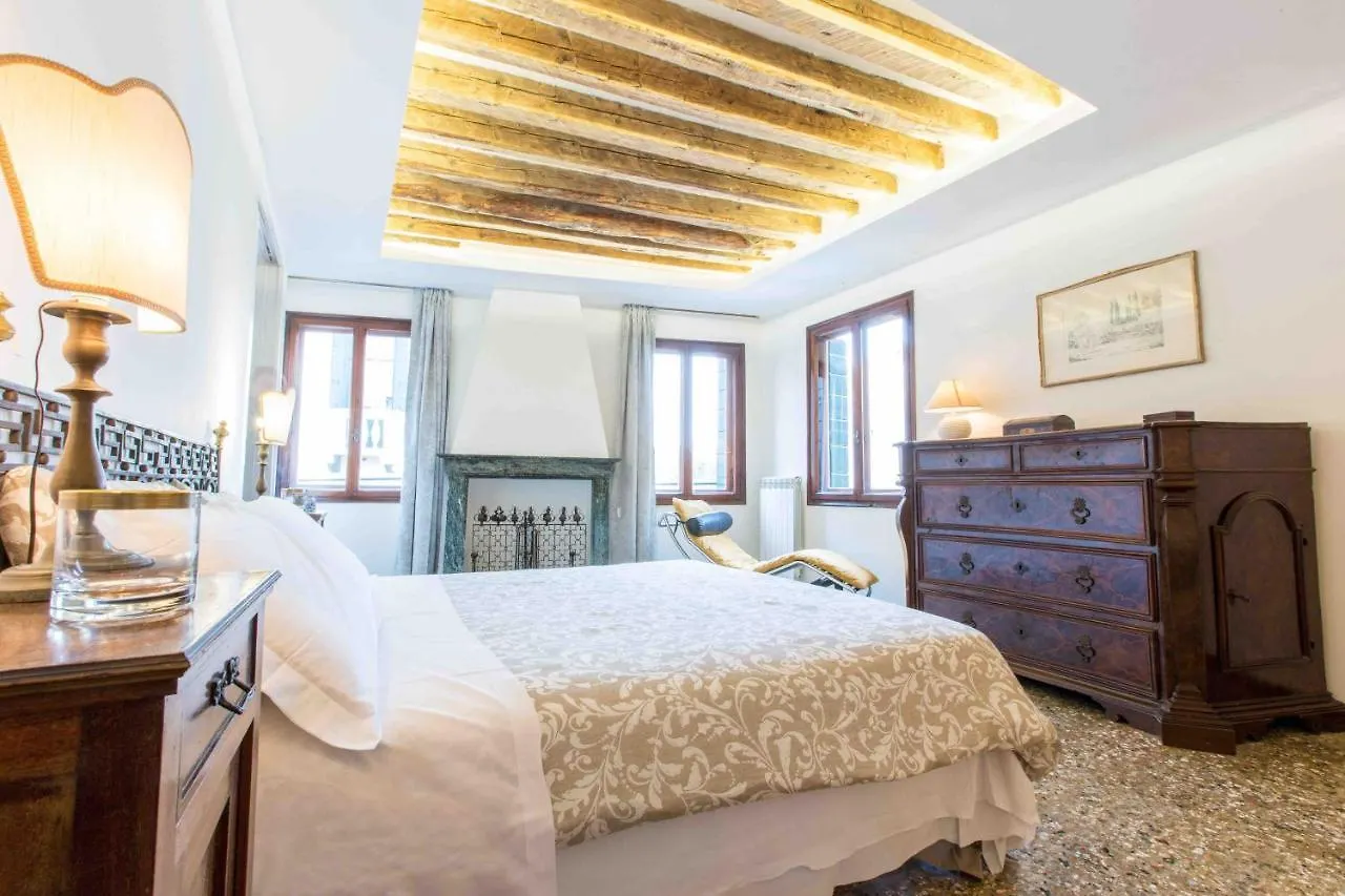 Ca Grimani Double Apartment: Private Terrace And Stunning View Venice Apartment