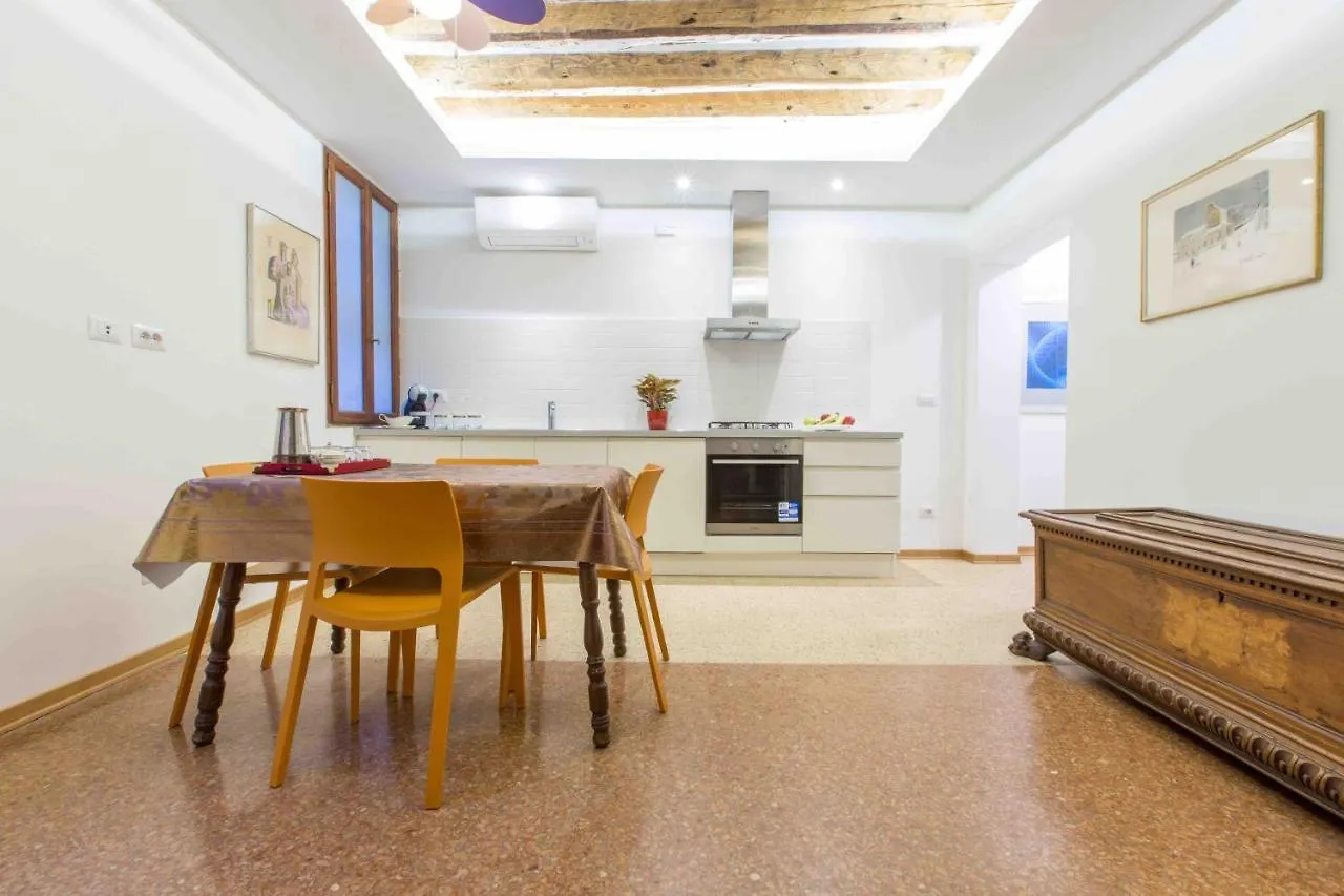 Ca Grimani Double Apartment: Private Terrace And Stunning View Venice Apartment